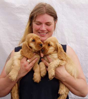03.08.2003 - My sweet little girls Queenof Golden Fantasies & Queenof Golden Spirit (Charbonnel Gold Dust x Darling z Vejminku) went to Germany, (Abbadons kennel) owned and loved by Mrs Dorothea Winter. Good luck !!